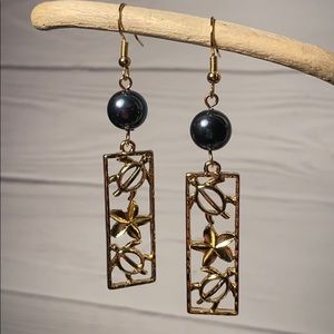 Hawaiian Honu with Plumeria Shell Pearl Earring